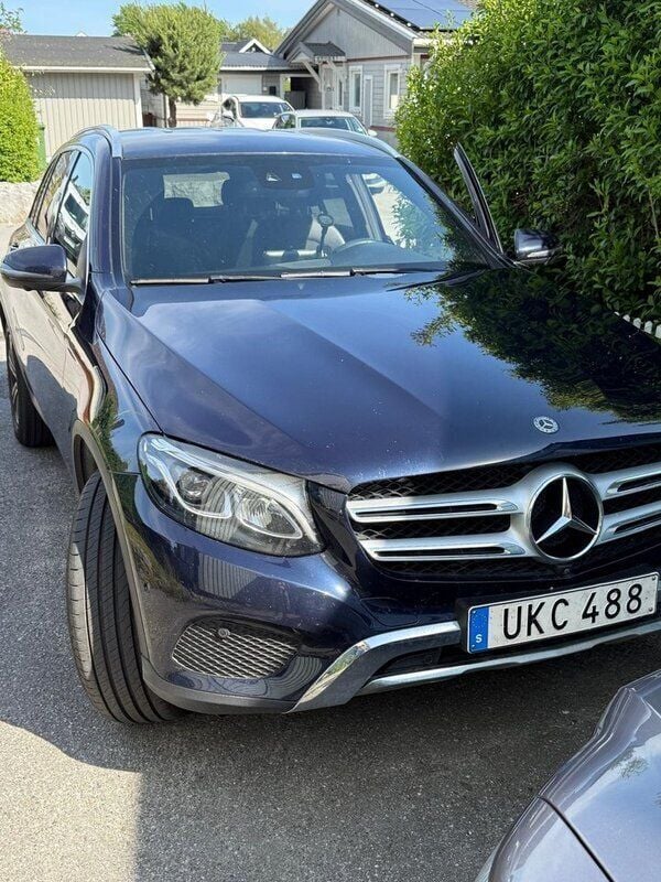 Blå Begagnad 2019 Mercedes GLC220 SUV | 265 000 kr (Superpris) - Bild 1/4