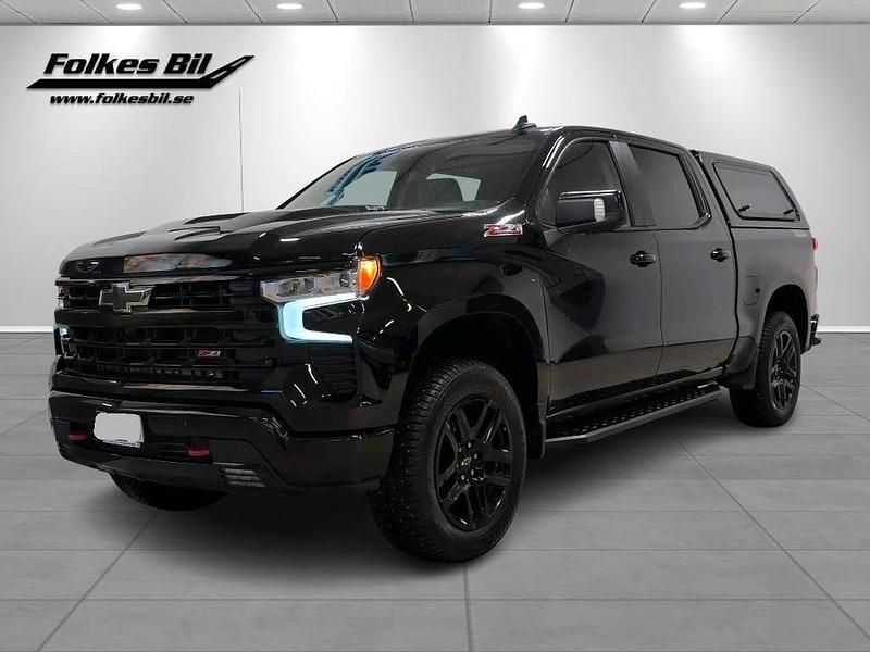 Svart Begagnad 2024 Chevrolet Silverado Sedan | 836 250 kr - Bild 1/4