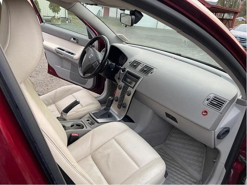 Röd Begagnad 2006 Volvo S40 Kinetic Sedan | 65 000 kr (Dyr) - Bild 1/4