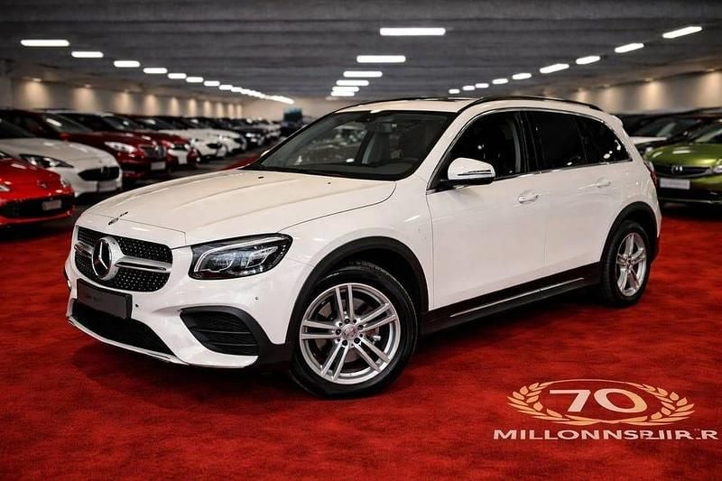 Vit Begagnad 2023 Mercedes GLB200 AMG SUV | 389 800 kr (Marknadspris) - Bild 1/4