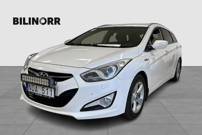 Vit Begagnad 2012 Hyundai i40 Kombi | 49 900 kr (Marknadspris) - Bild 1/4