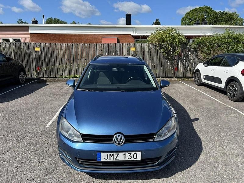 Blå Begagnad 2014 VW Golf VII Kombi | 114 900 kr (Marknadspris) - Bild 1/4