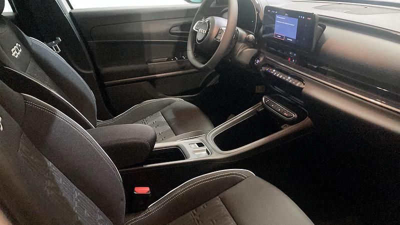 Begagnad Fiat 600 Lounge 101 HK (74 kW) 2025 Grå (beige) SUV