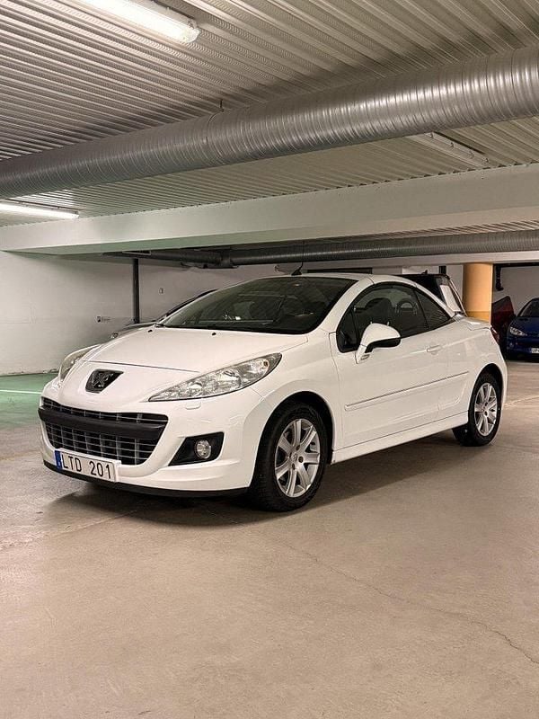 Vit Begagnad 2011 Peugeot 207 CC Cab | 59 900 kr (Marknadspris) - Bild 1/4