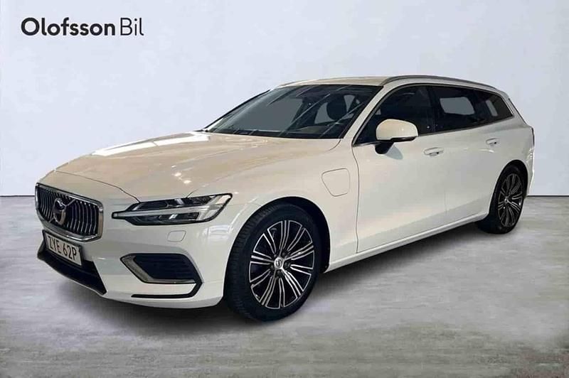 Vit Begagnad 2021 Volvo V60 Kombi | 319 000 kr (Superpris) - Bild 1/1