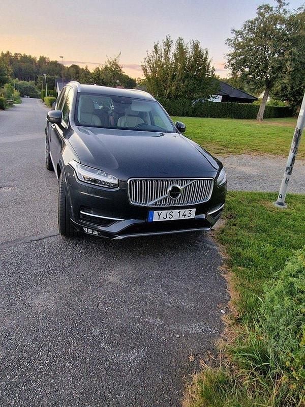 Grå Begagnad 2017 Volvo XC90 SUV | 350 000 kr (Superpris) - Bild 1/4