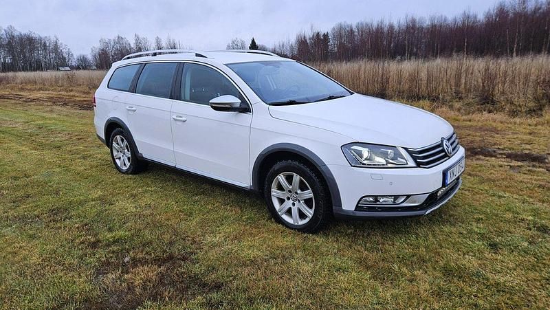 Vit Begagnad 2015 VW Passat Alltrack Kombi | 126 000 kr (Superpris) - Bild 1/4