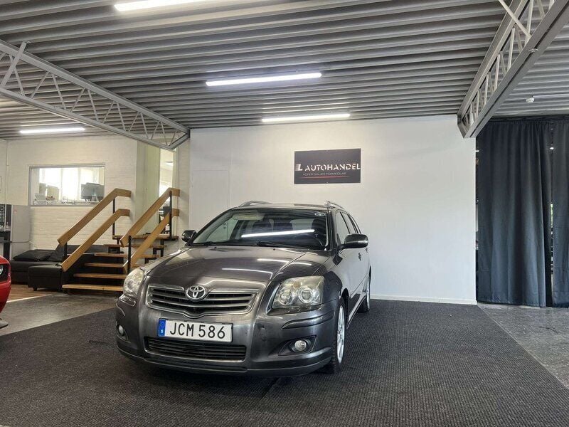 Grå Begagnad 2008 Toyota Avensis Kombi | 39 900 kr (Bra pris) - Bild 1/4