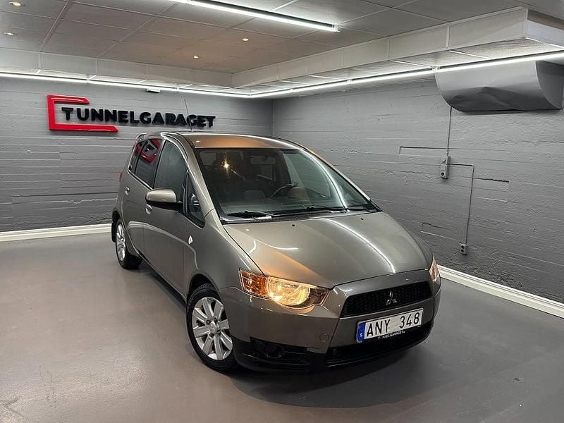 Begagnad Mitsubishi Colt 95 HK (69 kW) 2009 Grå Halvkombi