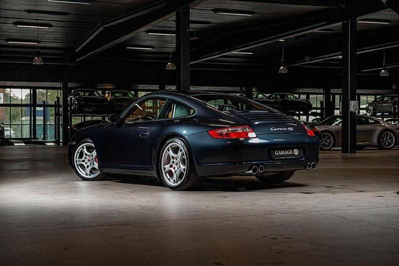 Begagnad Porsche 911 Carrera 4S 381 HK (280 kW) 2006 Grå Sportkupé