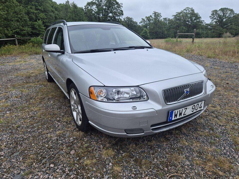 Grå Begagnad 2006 Volvo V70 Momentum Kombi | 49 900 kr (Lite dyr) - Bild 1/4