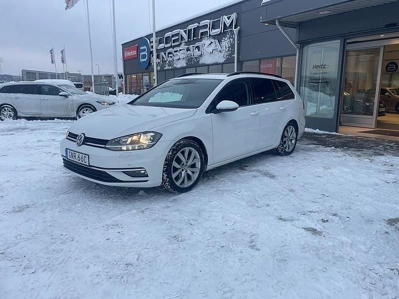 Vit Begagnad 2020 VW Golf VIII Kombi | 229 900 kr (Marknadspris) - Bild 1/4