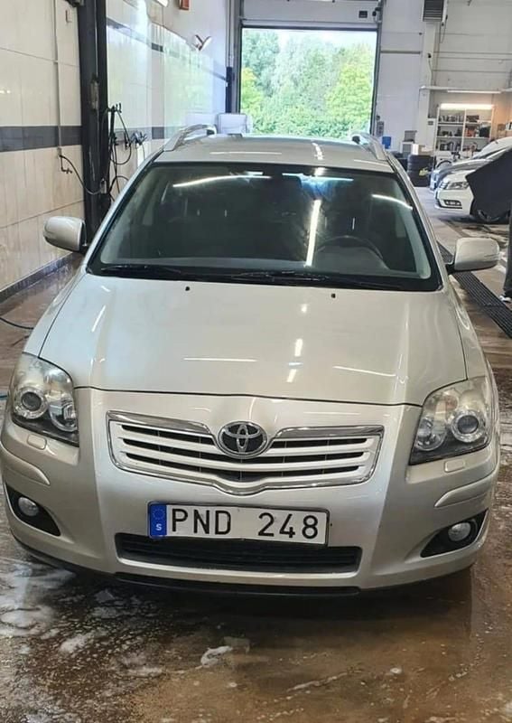 Begagnad 2006 Toyota Avensis Kombi | 23 000 kr (Marknadspris) - Bild 1/4