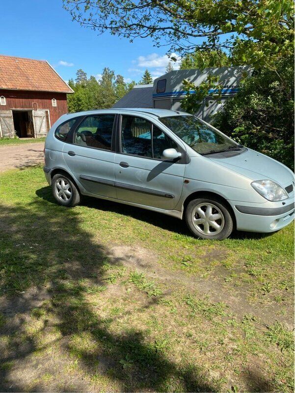 Grå Begagnad 2001 Renault Scénic Minibuss | 19 000 kr (Lite dyr) - Bild 1/3