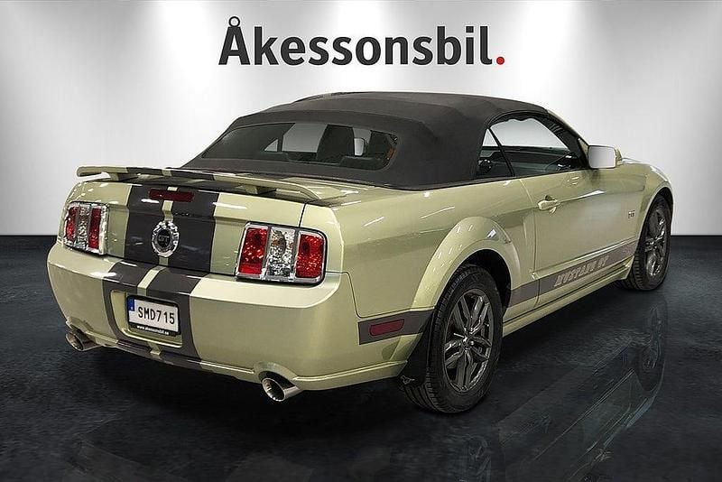 Begagnad Ford Mustang GT 301 HK (221 kW) 2006 Lgrön Cab