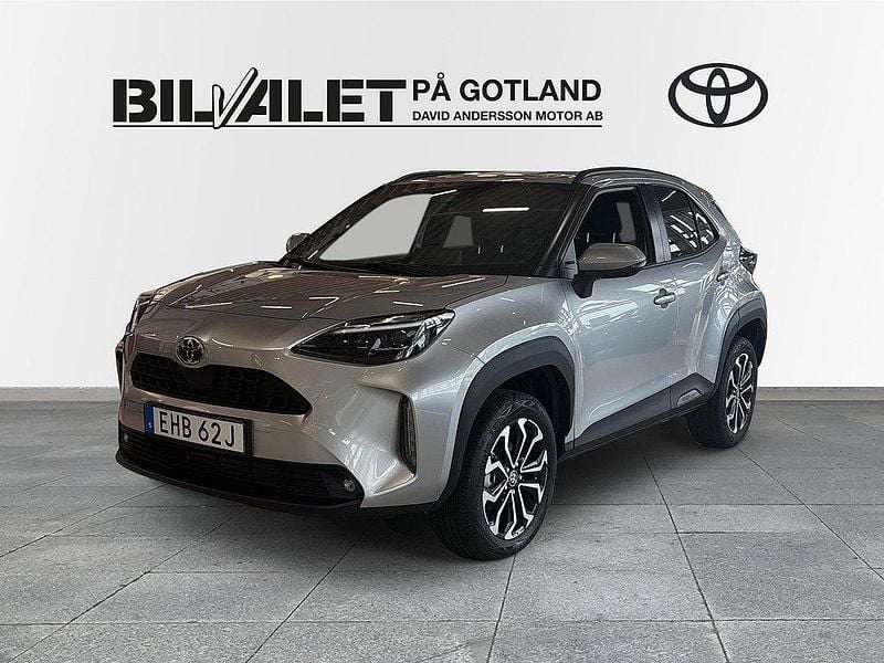 Silver Begagnad 2025 Toyota Yaris Cross SUV | 299 000 kr (Bra pris) - Bild 1/4
