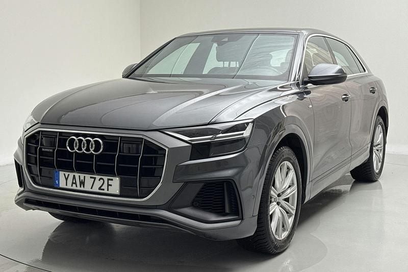 Begagnad Audi Q8 S-Line 286 HK (210 kW) 2021 Grå SUV