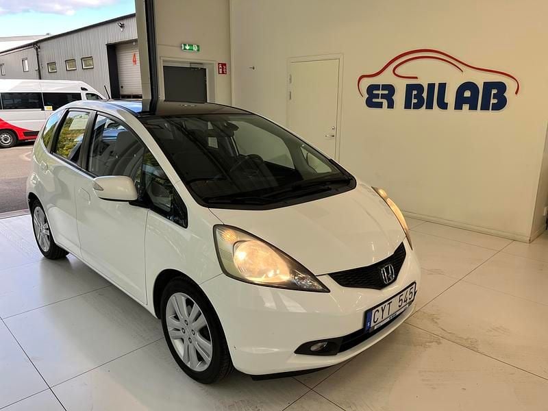 Vit Begagnad 2011 Honda Jazz Halvkombi | 94 900 kr (Marknadspris) - Bild 1/4