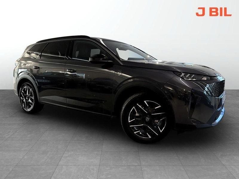 Grå Begagnad 2025 Peugeot 5008 GT Minibuss | 409 900 kr - Bild 1/4
