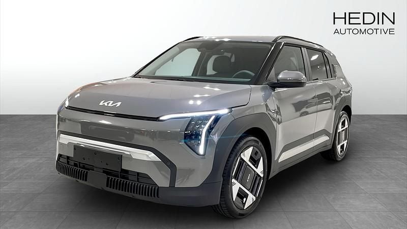 Grå (grey) Ny 2025 Kia EV3 Plus SUV | 489 900 kr (Marknadspris) - Bild 1/4