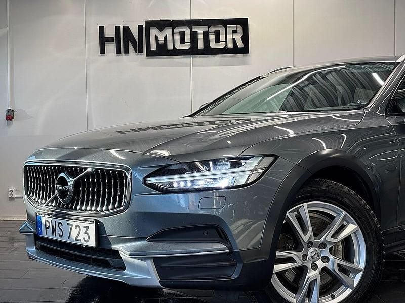 Begagnad Volvo V90 CC Momentum 190 HK (139 kW) 2017 Grå Kombi