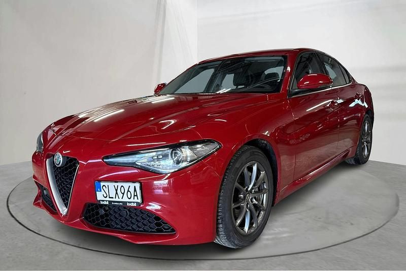 Röd Begagnad 2019 Alfa Romeo Giulia | 229 000 kr - Bild 1/4