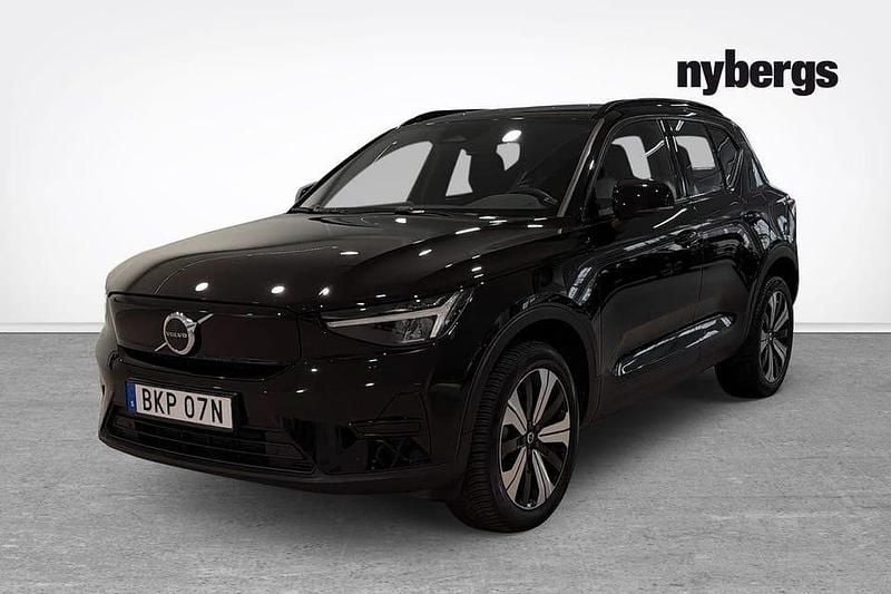 Svart Begagnad 2023 Volvo XC40 Core SUV | 309 000 kr (Superpris) - Bild 1/4