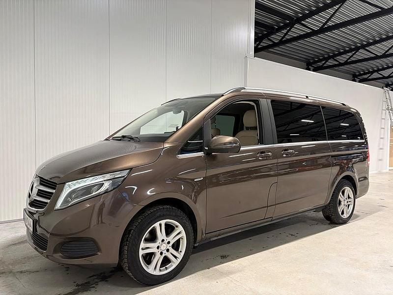 Begagnad Mercedes V250 Avantgarde 190 HK (139 kW) 2016 Ljusbrun Minibuss