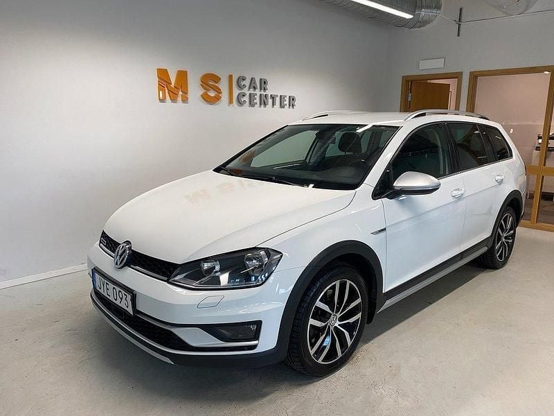 Vit Begagnad 2015 VW Golf Alltrack Kombi | 119 800 kr (Marknadspris) - Bild 1/4