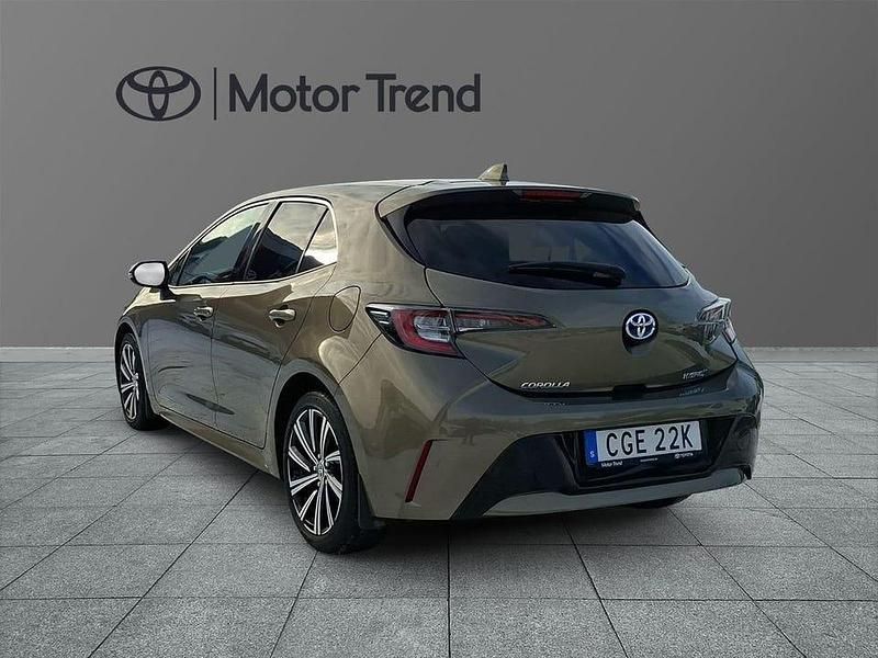 Begagnad Toyota Corolla Hybrid Style 124 HK (91 kW) 2022 Grön