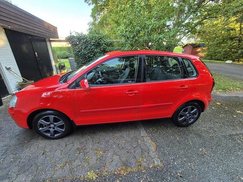 Röd Begagnad 2008 VW Polo Comfortline Halvkombi | 22 000 kr (Bra pris) - Bild 1/4