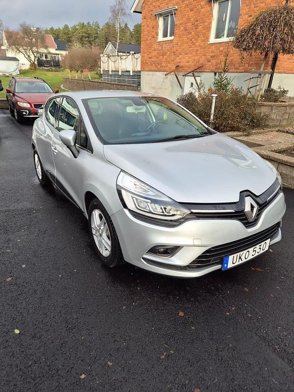 Begagnad 2019 Renault Clio IV Halvkombi | 84 900 kr (Bra pris) - Bild 1/4