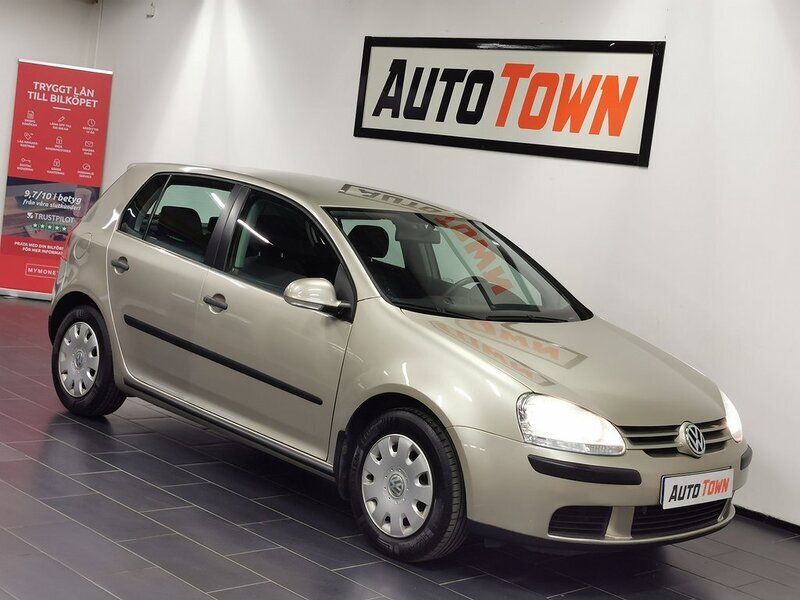 Ljusbrun Begagnad 2005 VW Golf IV Halvkombi | 44 900 kr (Dyr) - Bild 1/4