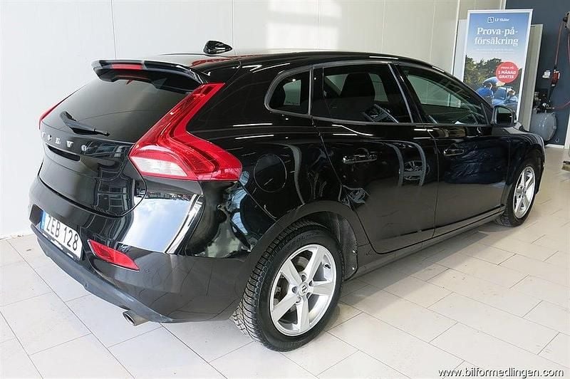 Begagnad Volvo V40 152 HK (111 kW) 2018 Svart samma som bilen Halvkombi