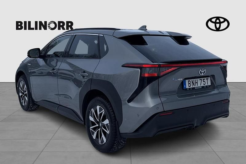 Begagnad Toyota bZ4X Executive 2023 Silver SUV