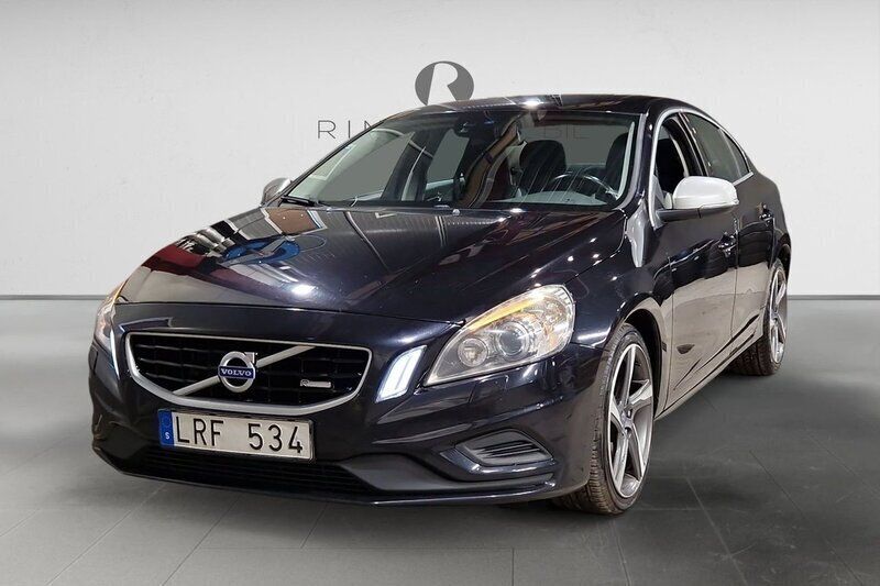 Svart Begagnad 2011 Volvo S60 R-Design Sedan | 84 900 kr (Marknadspris) - Bild 1/3