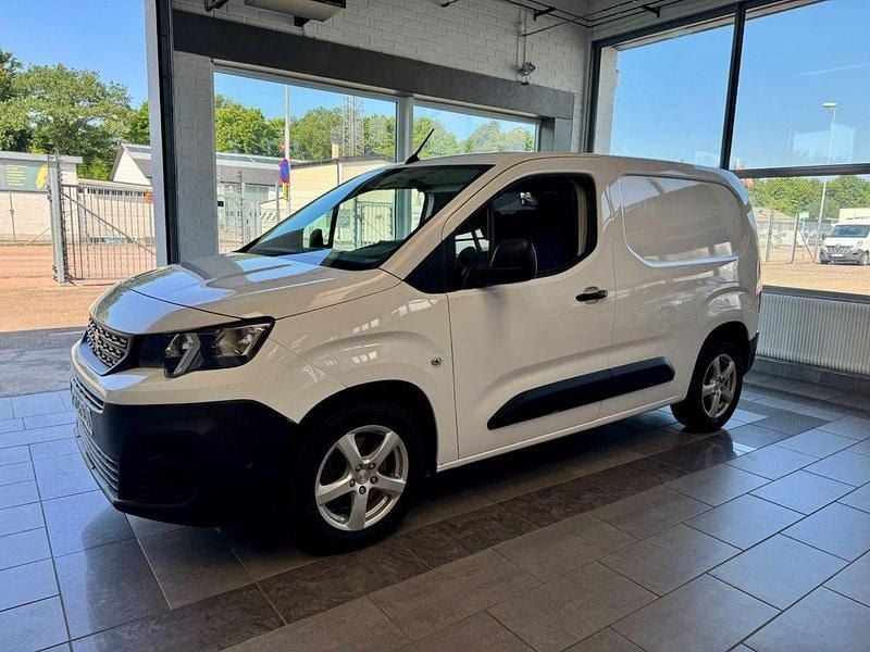 Vit Begagnad 2020 Peugeot Partner Minibuss | 139 000 kr (Marknadspris) - Bild 1/4