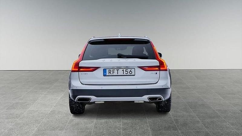 Begagnad Volvo V90 CC Momentum 193 HK (141 kW) 2018 Silver Kombi