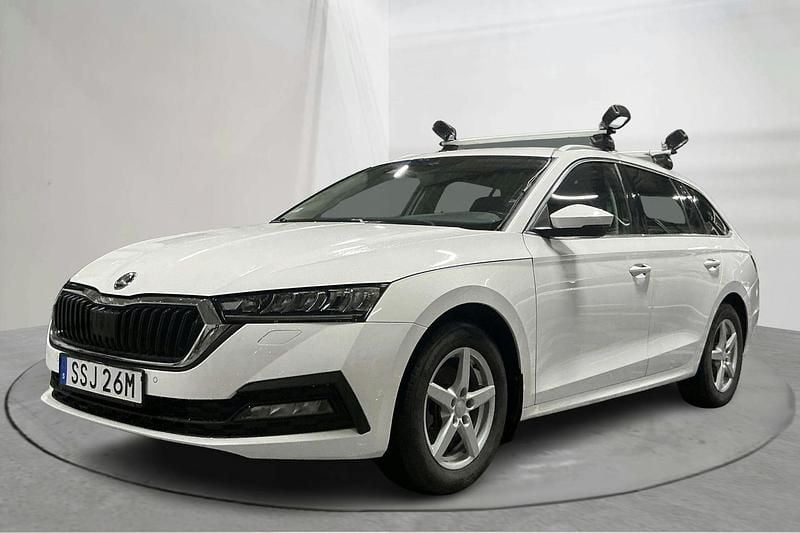 Vit Begagnad 2022 Skoda Octavia Kombi | 165 000 kr (Superpris) - Bild 1/4