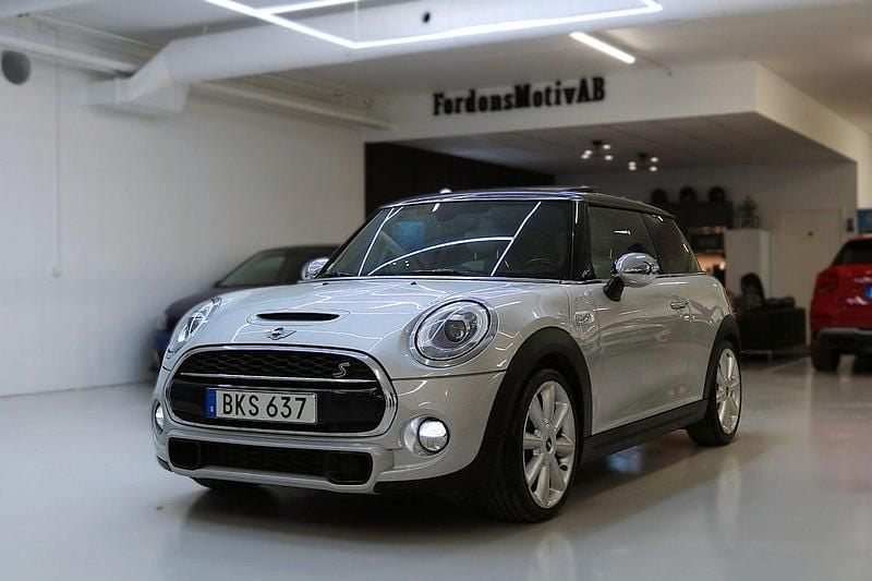 Silver Begagnad 2014 Mini Cooper S Halvkombi | 169 900 kr (Marknadspris) - Bild 1/4