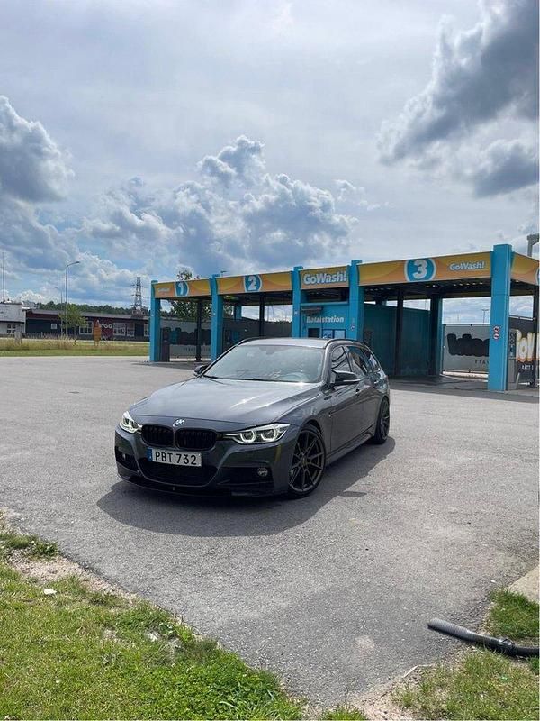 Grå Begagnad 2017 BMW 320 M Sport Kombi | 205 000 kr (Marknadspris) - Bild 1/4