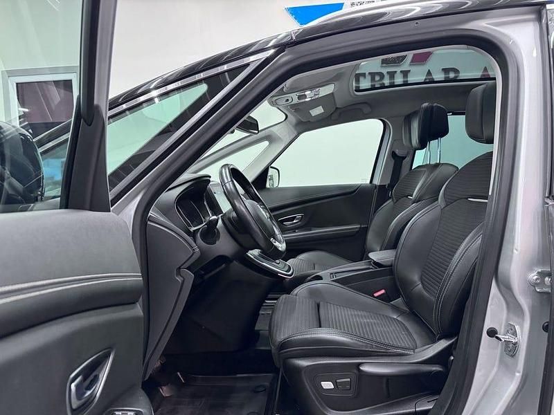 Begagnad Renault Grand Scénic IV 110 HK (80 kW) 2017 Flerfärgad Minibuss