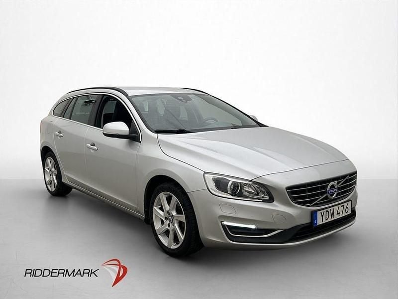 Begagnad Volvo V60 Momentum 120 HK (88 kW) 2016 Silver Kombi
