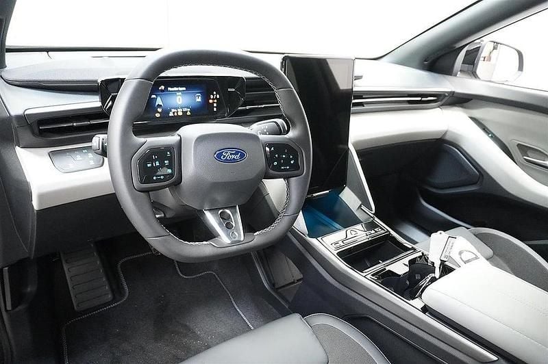 Begagnad Ford Capri Extended Range 210 kW (286 HK) 2024 Svart (agate black (metallic)) Halvkombi