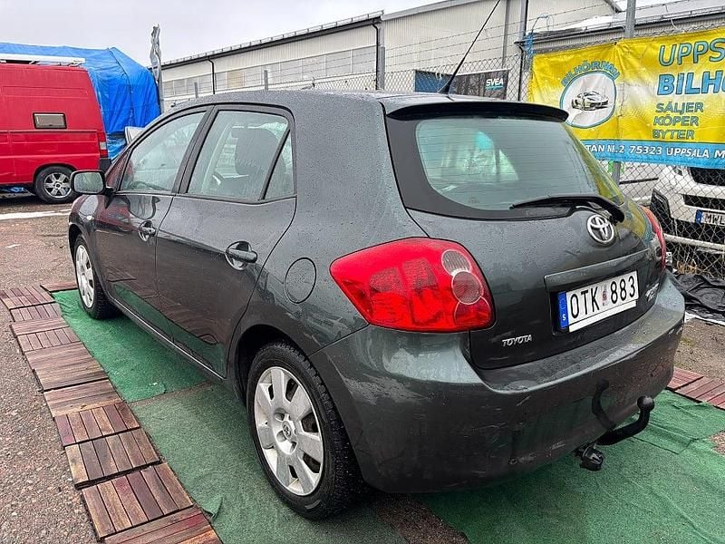 Begagnad Toyota Auris 90 HK (66 kW) 2007 Grön Halvkombi