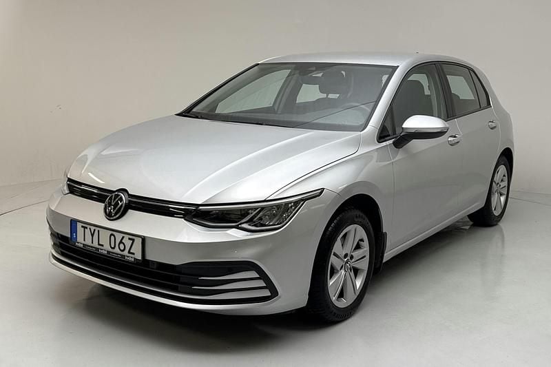 Silver Begagnad 2020 VW Golf VIII | 207 000 kr (Marknadspris) - Bild 1/4
