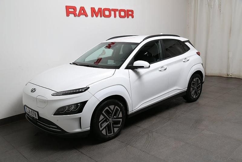 Vit Begagnad 2022 Hyundai Kona Advanced SUV | 219 900 kr (Dyr) - Bild 1/3