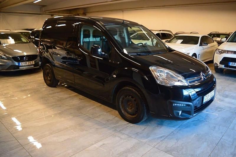 Begagnad Citroën Berlingo 100 HK (73 kW) 2017 Svart Minibuss