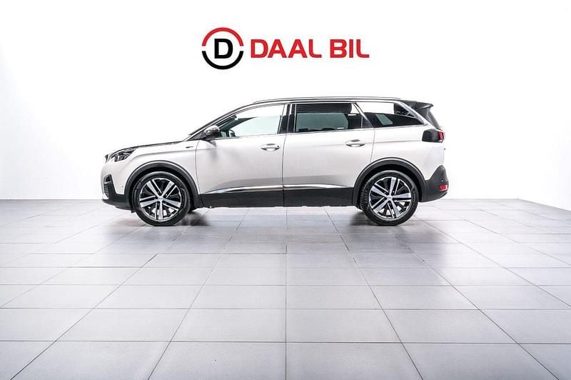 Flerfärgad Begagnad 2018 Peugeot 5008 GT-line Minibuss | 244 700 kr (Bra pris) - Bild 1/4