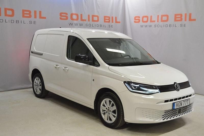 Vit Begagnad 2021 VW Caddy Minibuss | 239 900 kr (Marknadspris) - Bild 1/4
